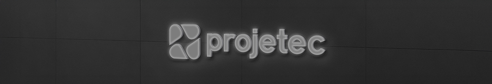 Logo da Projetec em uma fachada de empresa.