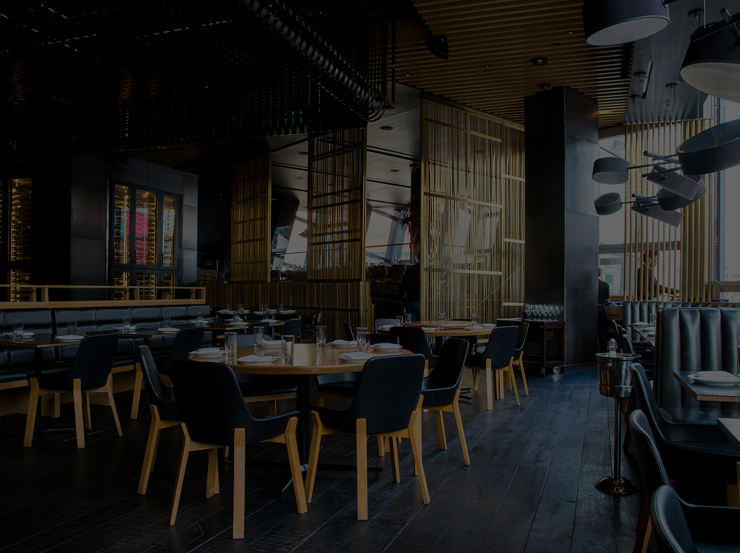 Interior de um restaurante.